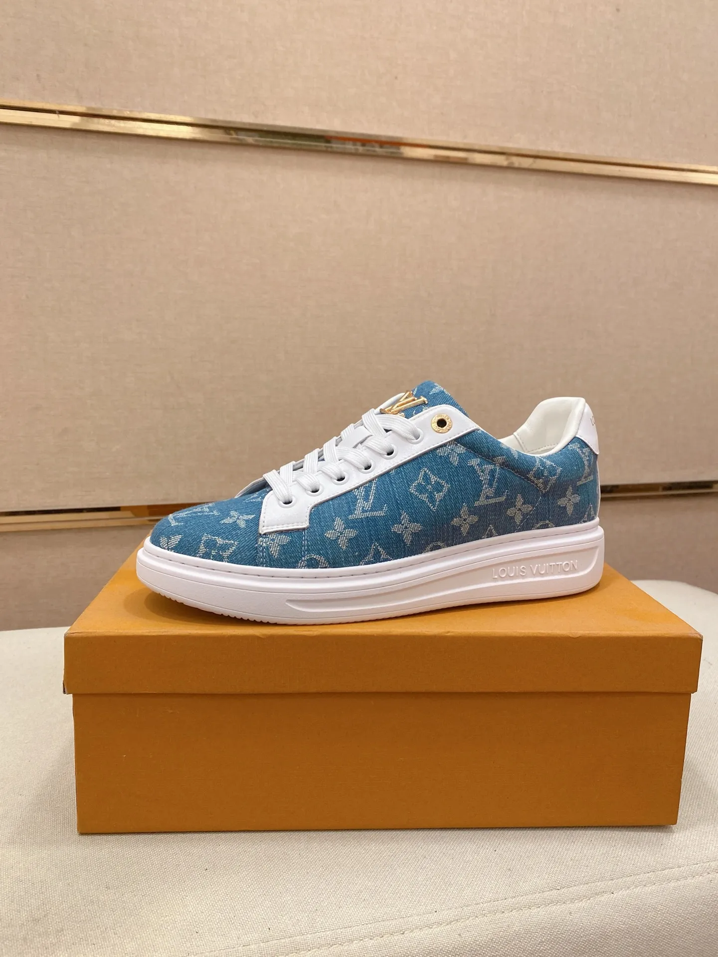 Men's shoes 💰: 400💰🎉🎉LV~Louis Vuitton trendy men's shoes New shipments Latest matching The same style as the official website Super high quality Hot sales of the season [strong] [strong] [strong] Selected first-layer cowhide, comfortable cowhide lining, original last, comfortable on the foot, wear-resistant rubber outsole Size number: 38-44.